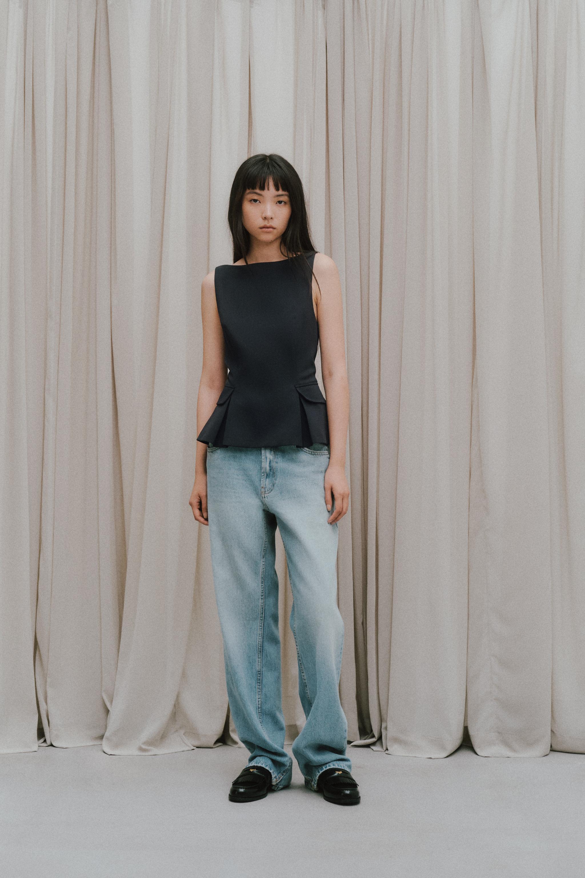 国内配送★ZARA★プリーツ入りローライズジーンズ 在庫少！ ZW コレクション ストレート ローライズジーンズ - ブラック