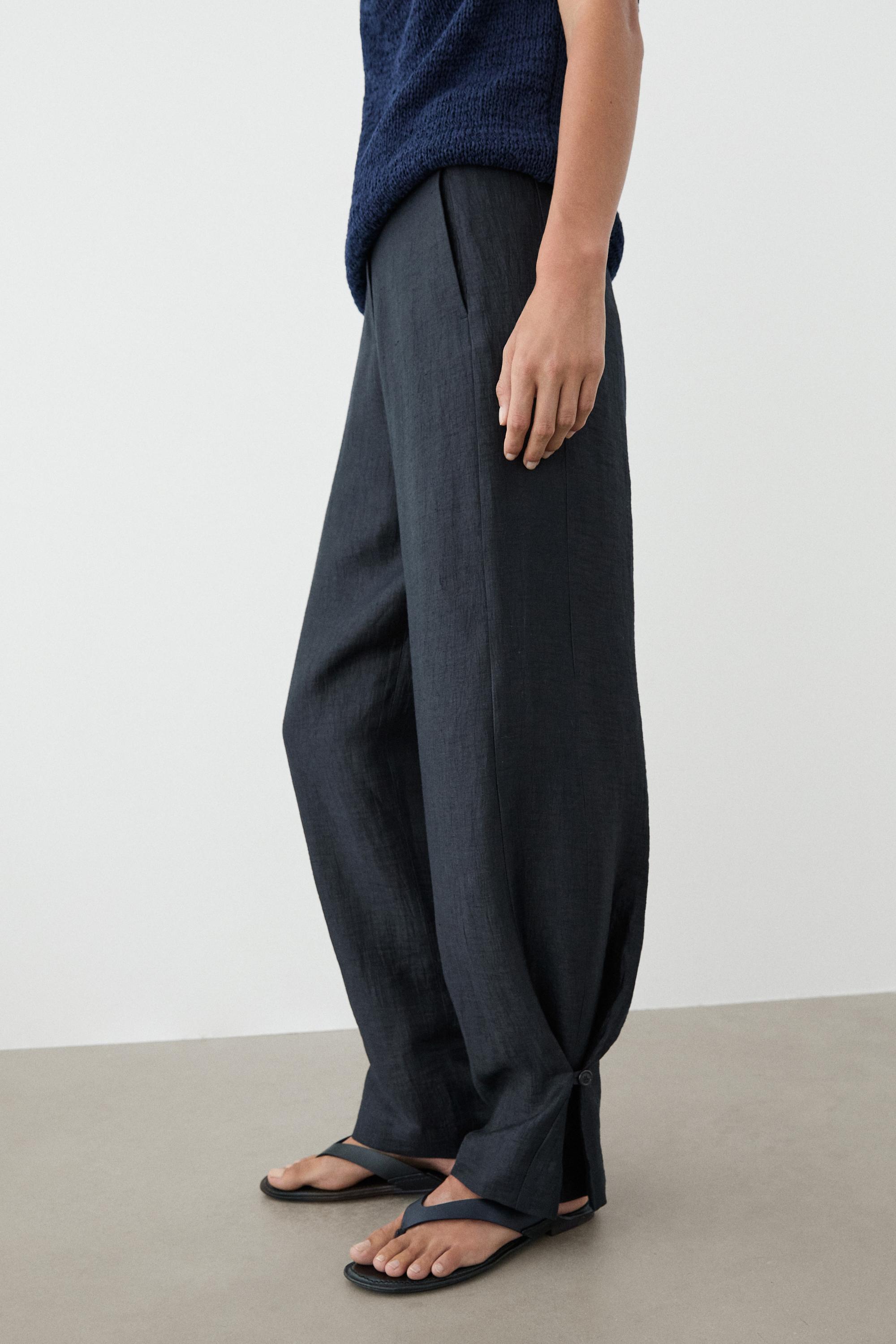 Trousers with gathered hems