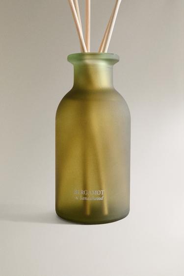(195 ML) BERGAMOT & SANDALWOOD SCENTED REED DIFFUSERS - Ecru / Green by Zara - Image 3