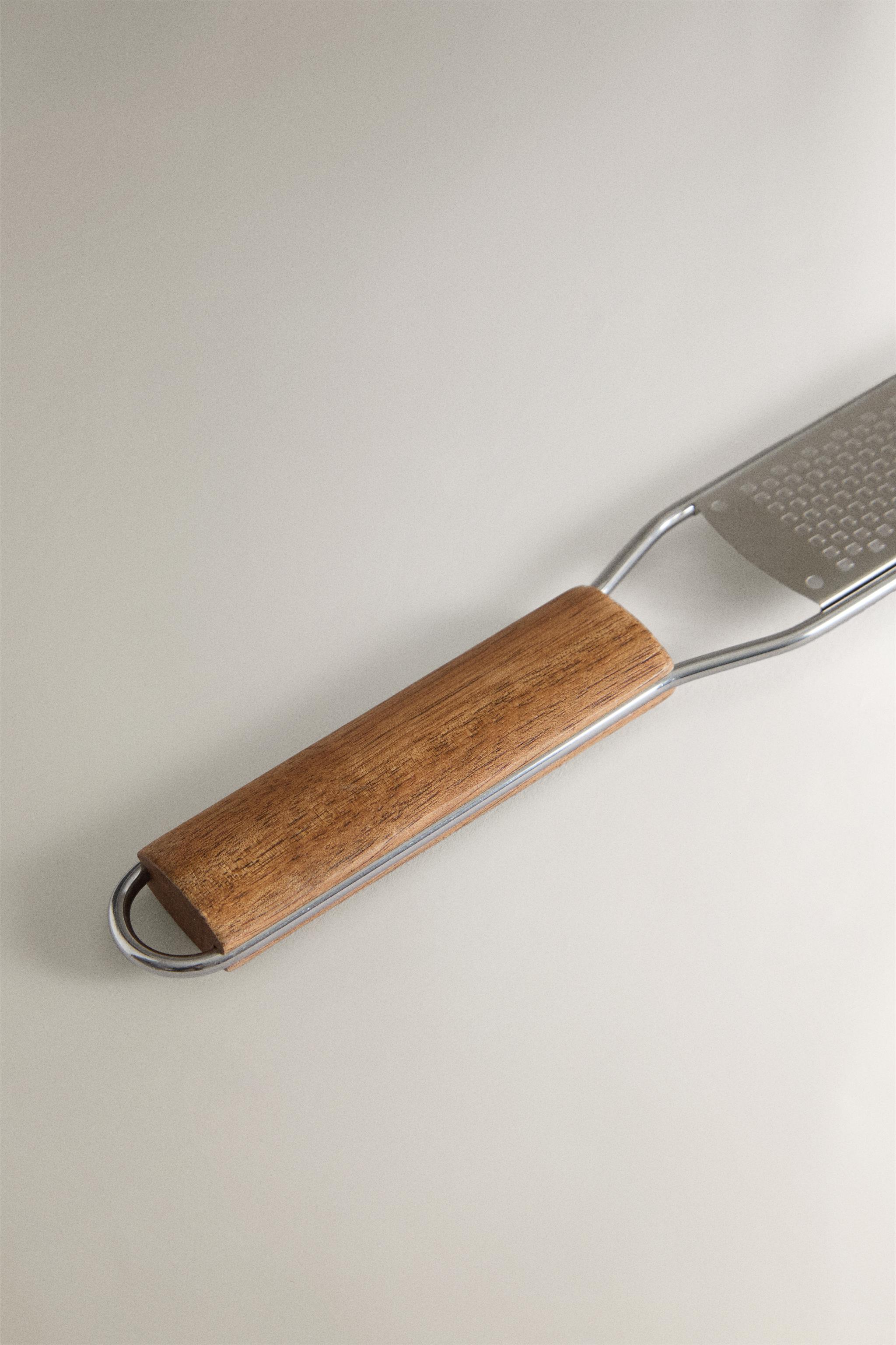 ACACIA STEEL GRATER — Brown