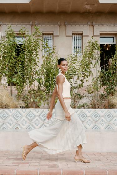 ソフトエフェクトキトンサンダルイエローZaraのソフトエフェクトキトンサンダル - イエロー