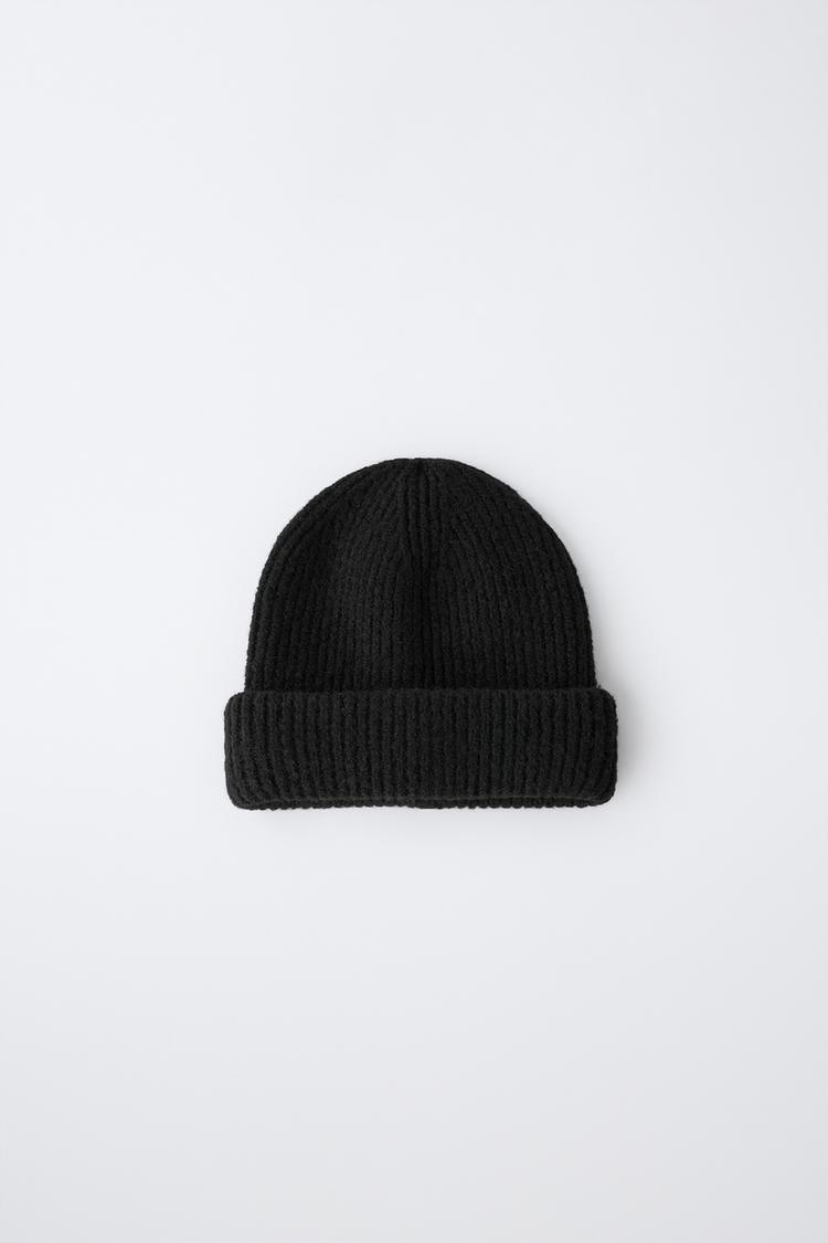 PLAIN KNIT BEANIE — Black