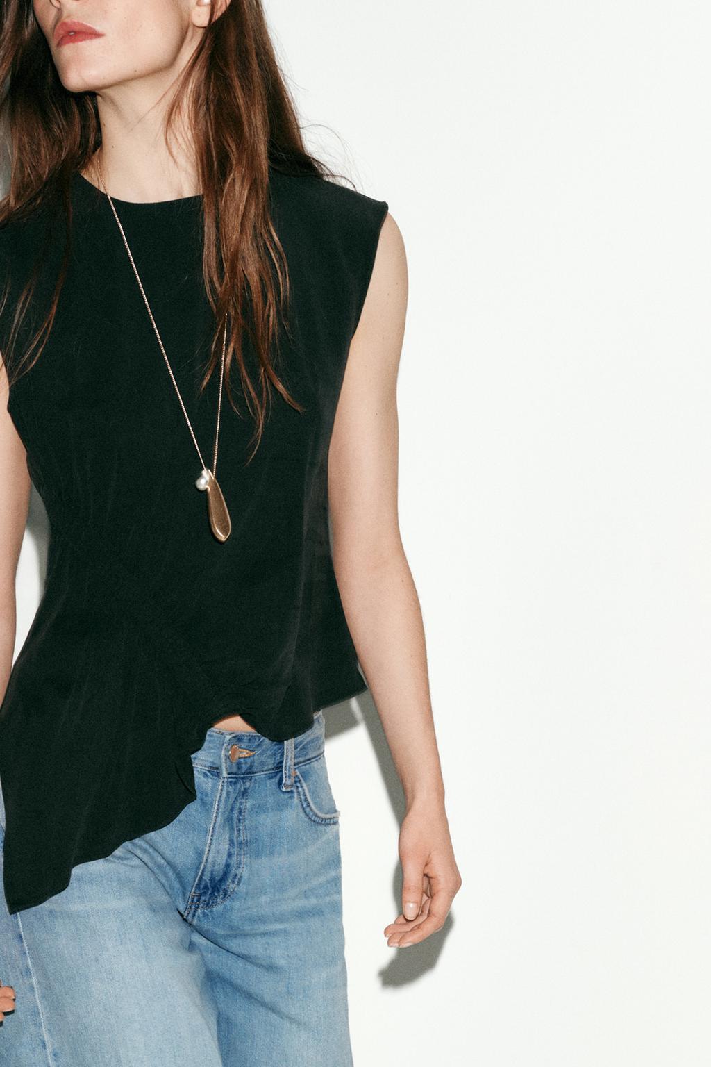 SLEEVELESS RUCHED TOP