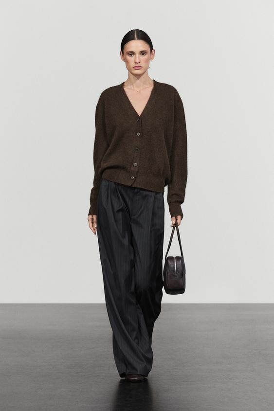 Cardigan en maille brossée à col en V et laine - Marron de Zara - Image 0
