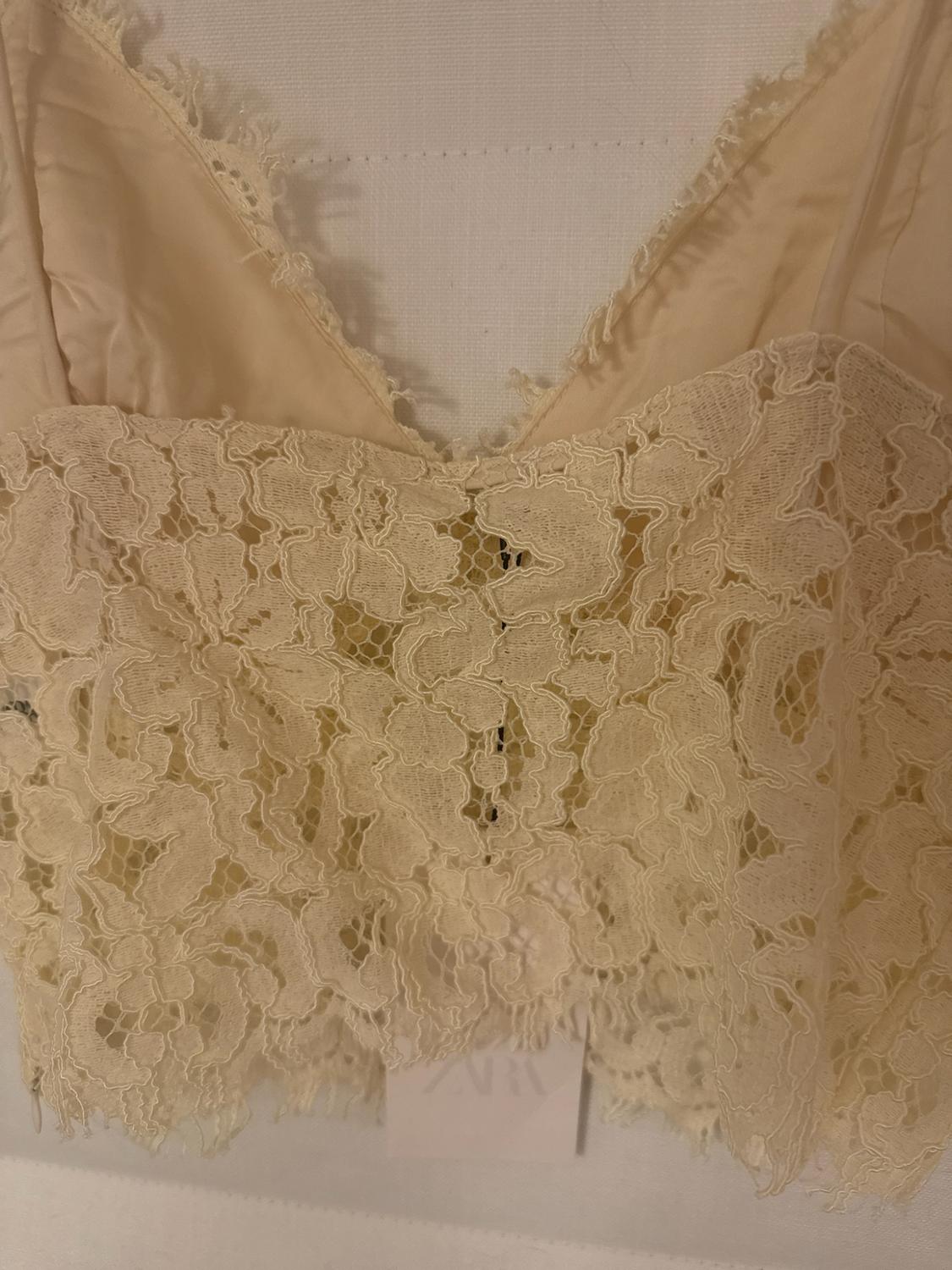 EMBROIDERED CROP TOP - Image 3