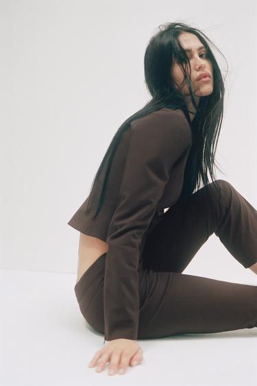 PANTALÓN FLARE BOLSILLOS - Marrón de Zara