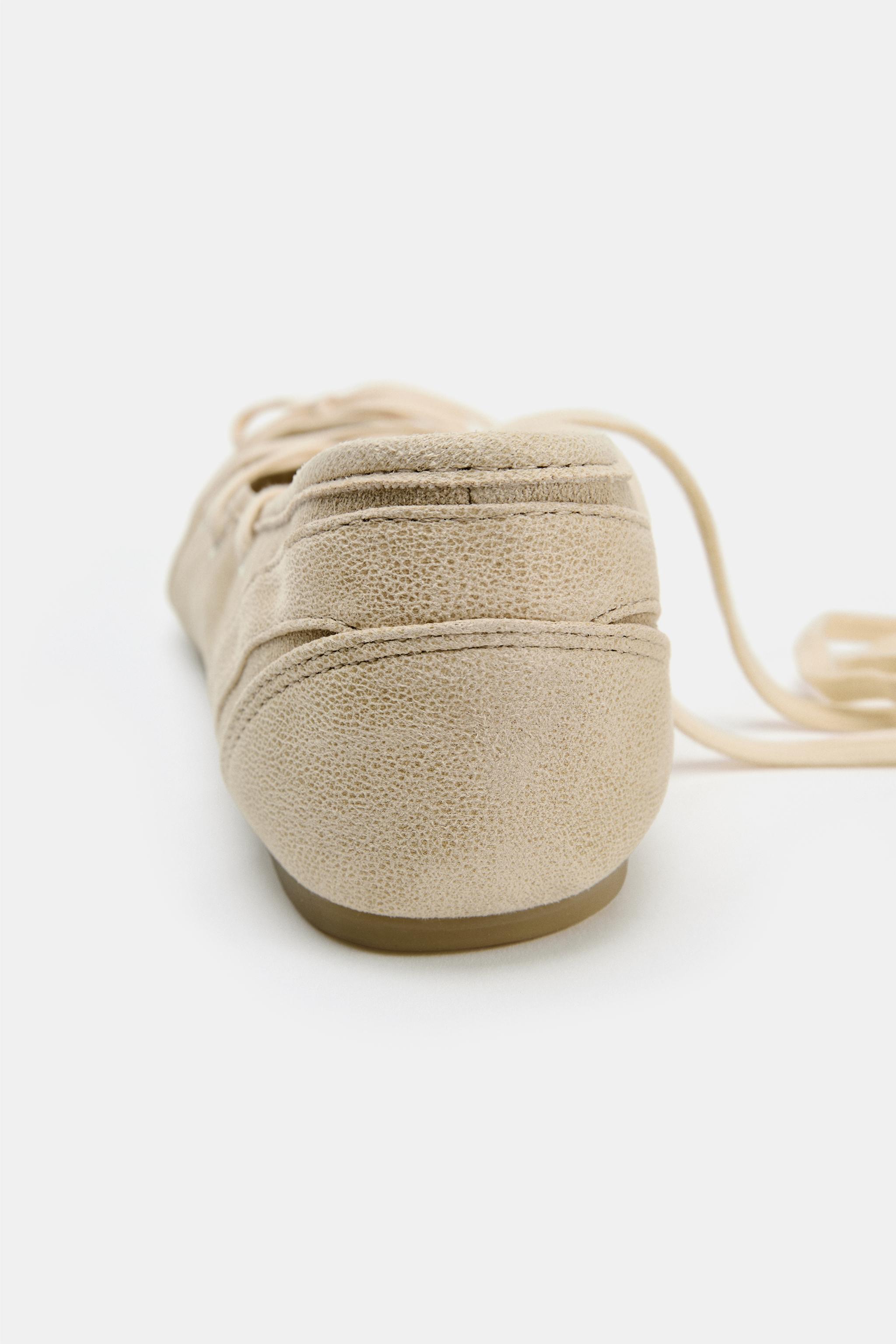 BALLERINES À LACETS