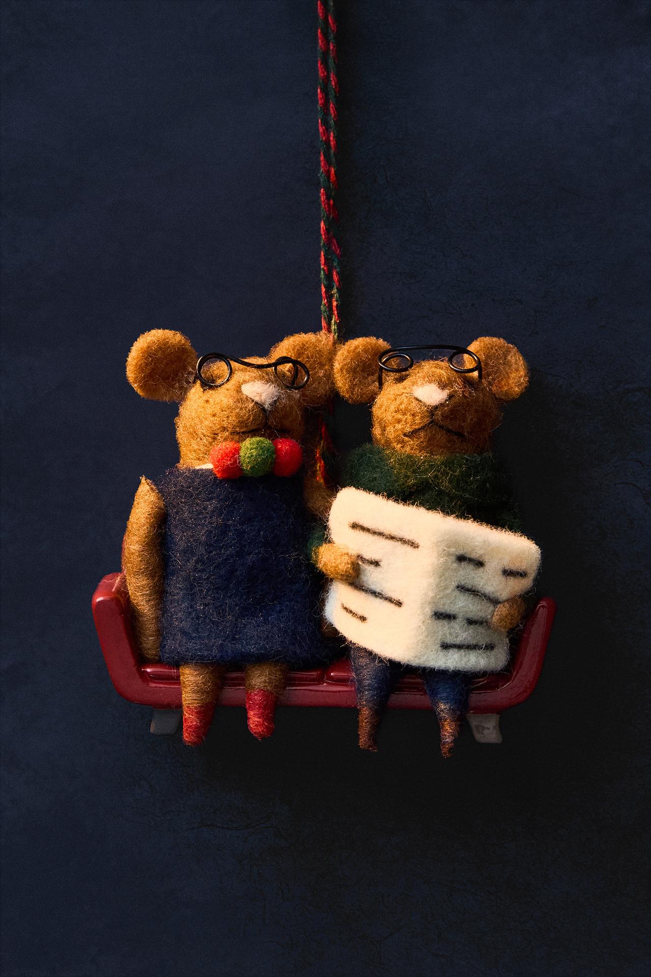 GRANDPA MOUSE ON COUCH CHRISTMAS TREE ORNAMENT — Multicolored