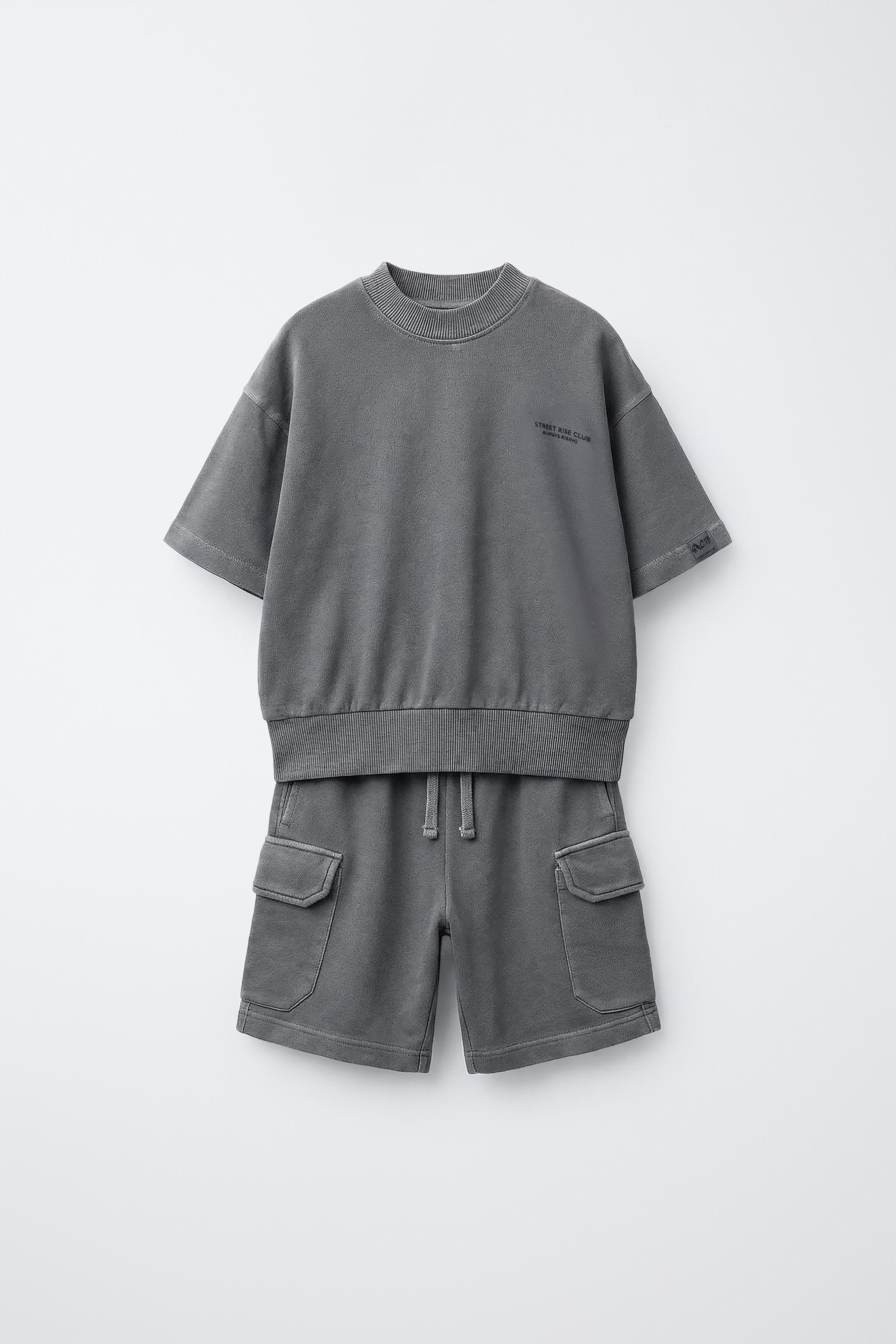 SHORT SLEEVE SWEATSHIRT AND CARGO BERMUDA SET - Anthracite grey