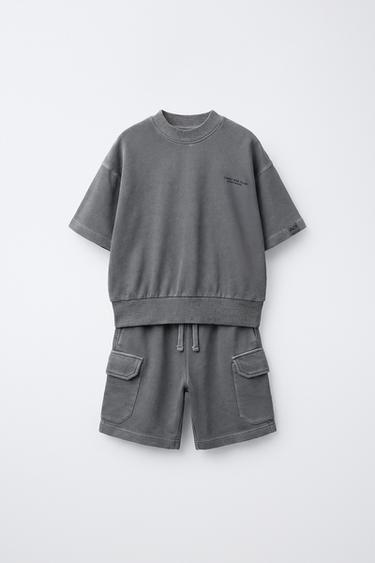 ENSEMBLE SWEAT-SHIRT À MANCHES COURTES ET SHORT CARGO - Gris anthracite de Zara - Image 0