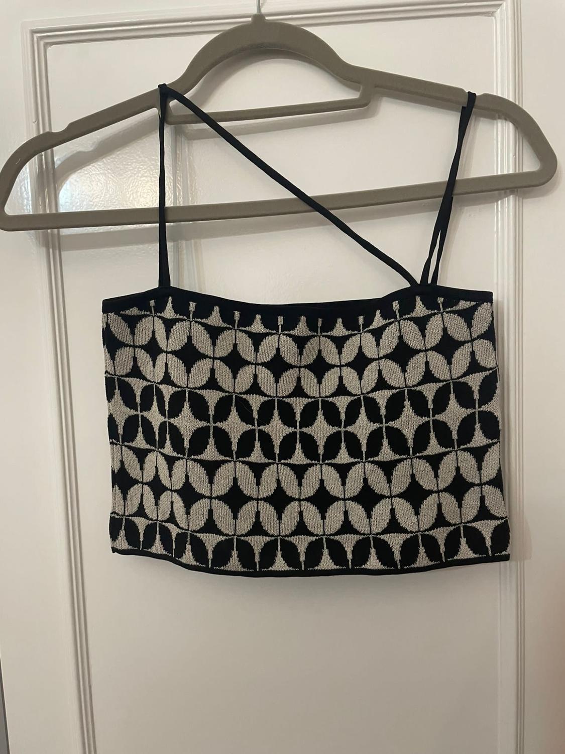 GEOMETRIC JACQUARD KNIT TOP