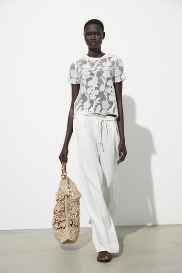 CAMISETA BORDADOS DELANTERO - Blanco de Zara - Imagen 0