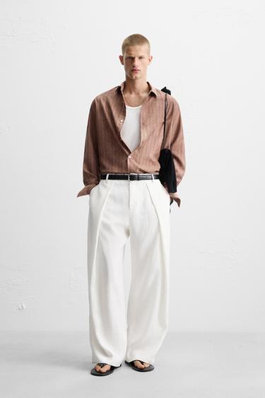 قميص مخطط بمظهر مغسول - ترابي الخاص بـ Zara