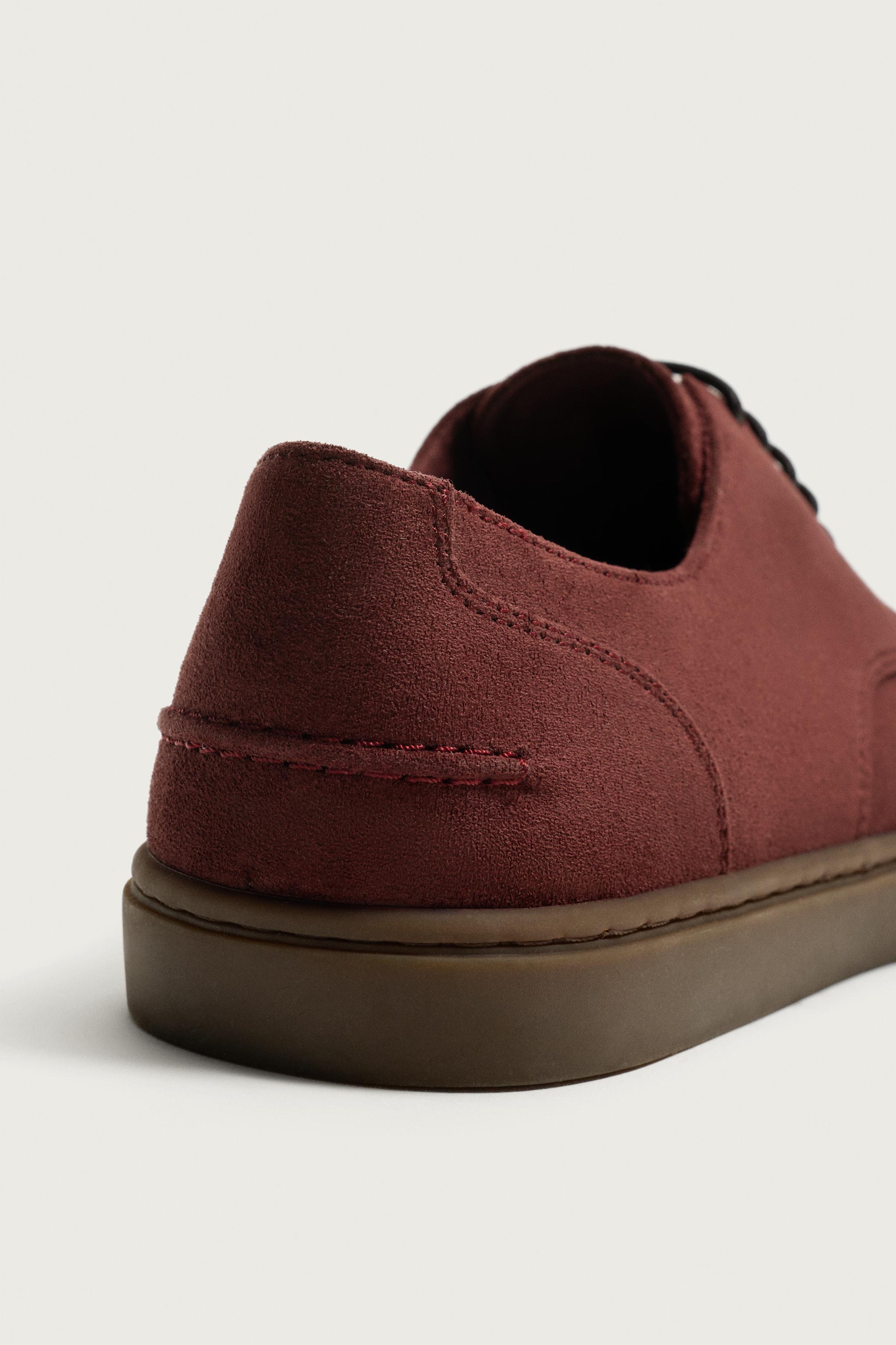 CASUAL SHOES