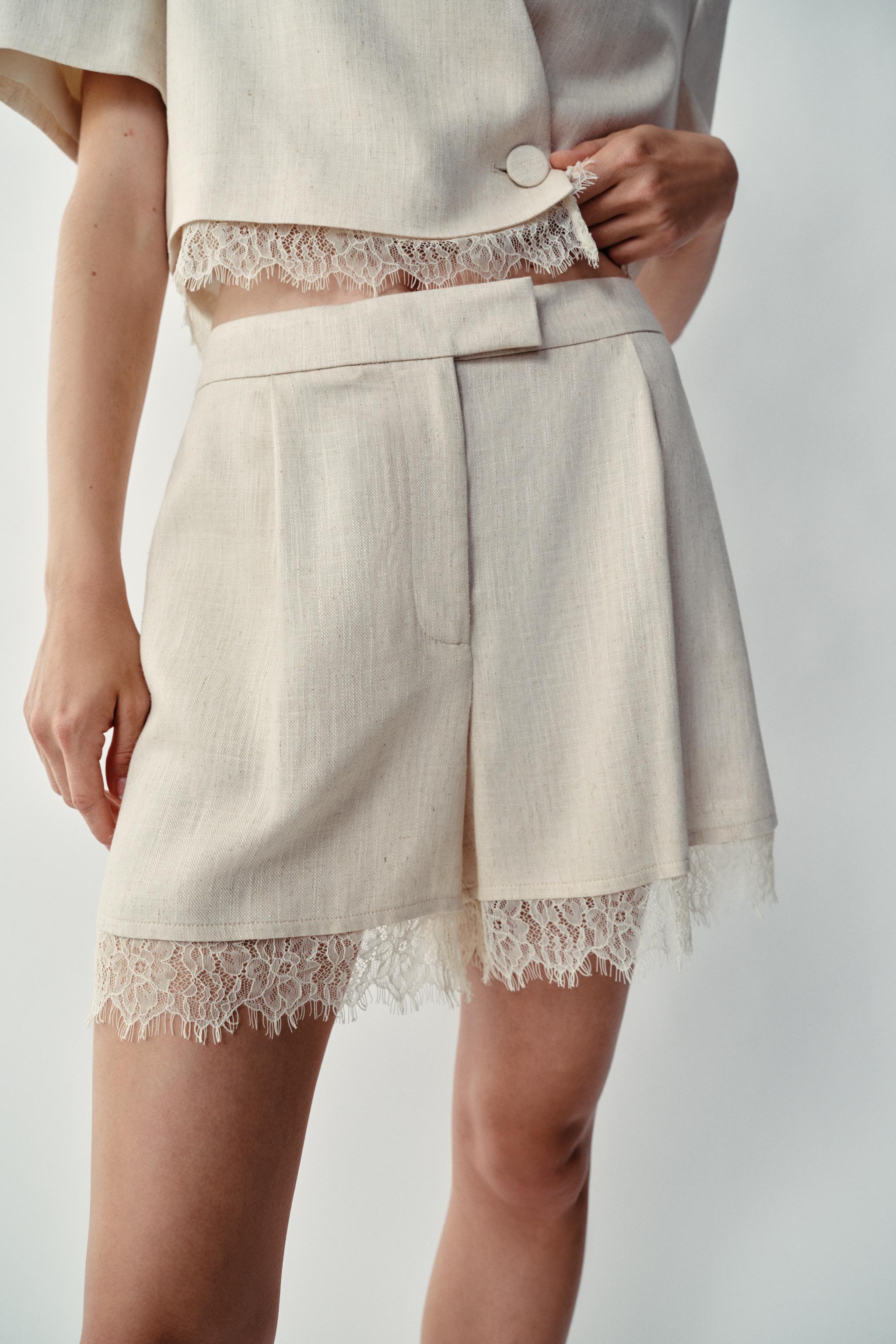 LACE TRIM SHORTS — Light beige