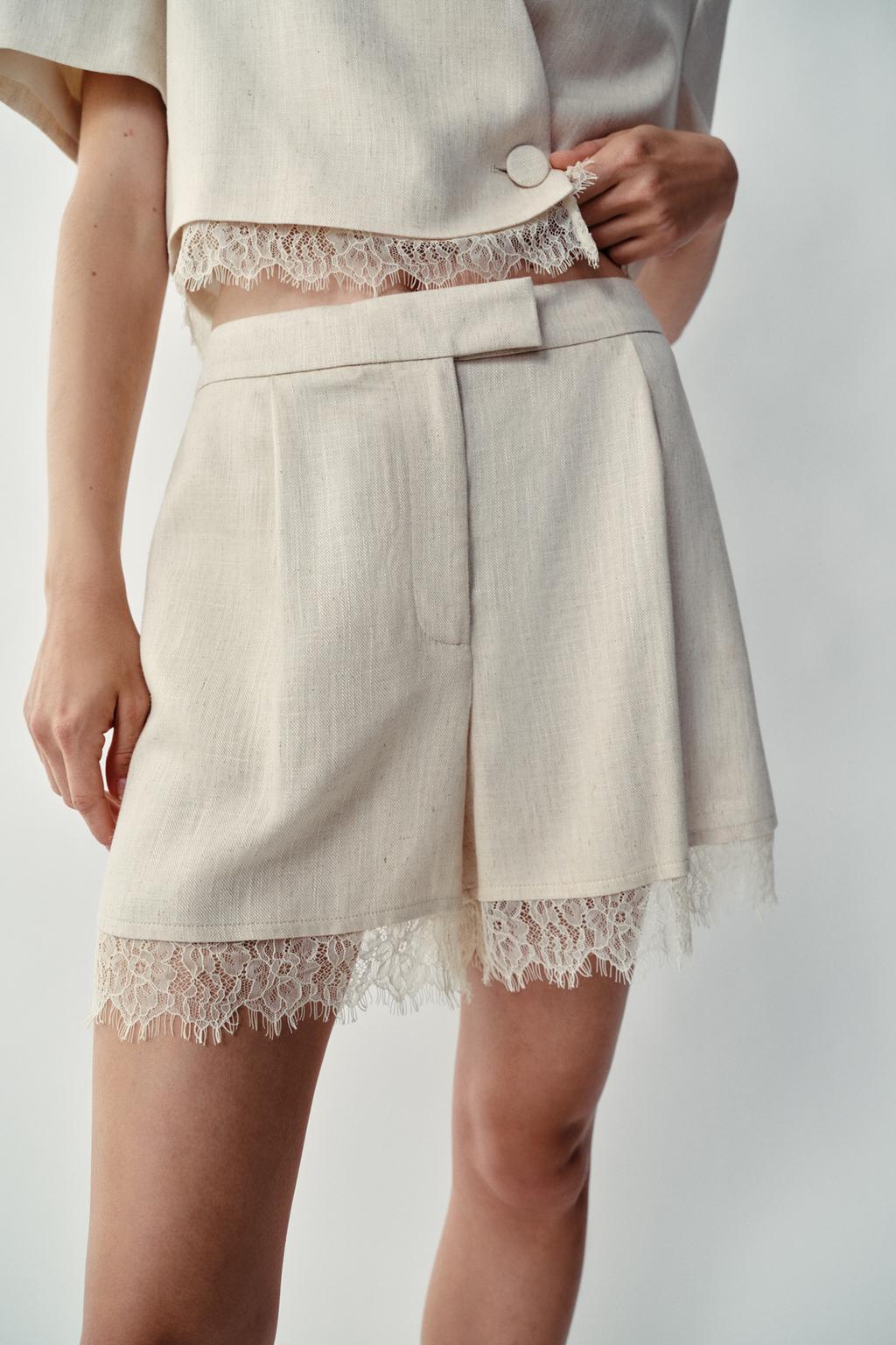 BERMUDA SHORTS WITH LACE TRIM