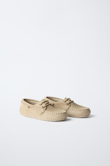 CHAUSSURES BATEAU EN CUIR - Marron sable de Zara - Image 1