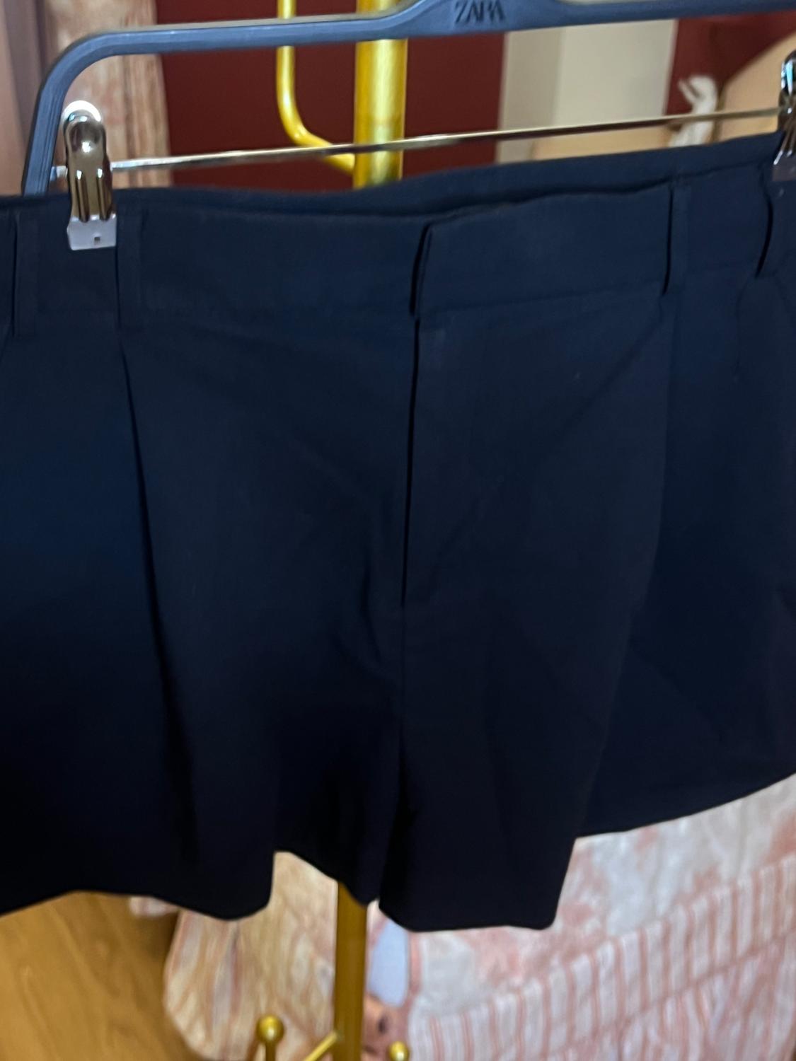 PLEATED BERMUDA SHORTS - Image 4