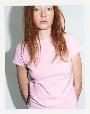 CAMISETA CORAZONES RELIEVE - Rosa de Zara