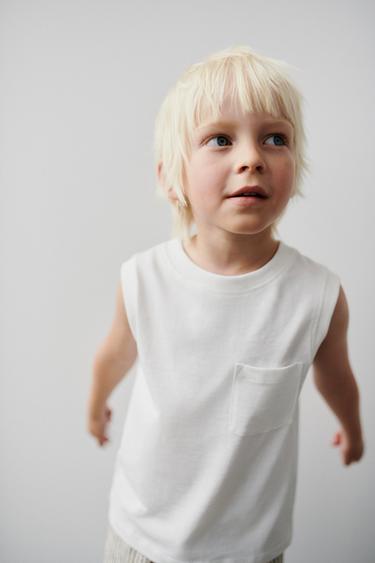 T-SHIRT MIT TASCHE UND ÄRMELLOSEM DESIGN - Weiß von Zara