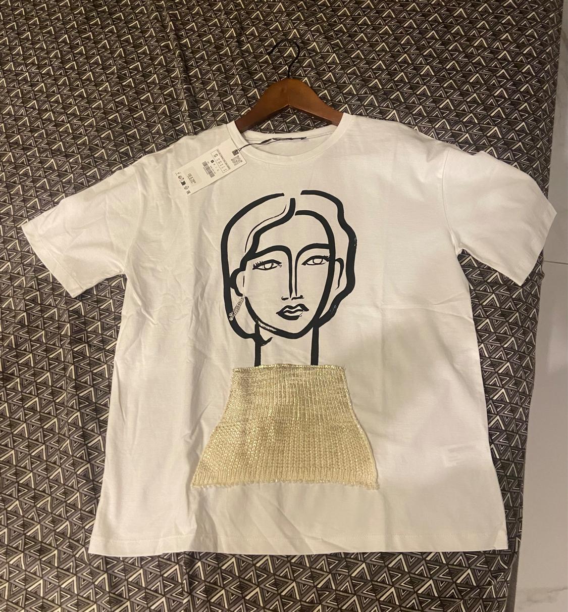 T-SHIRT WITH GIRL AND RHINESTONE DETAIL