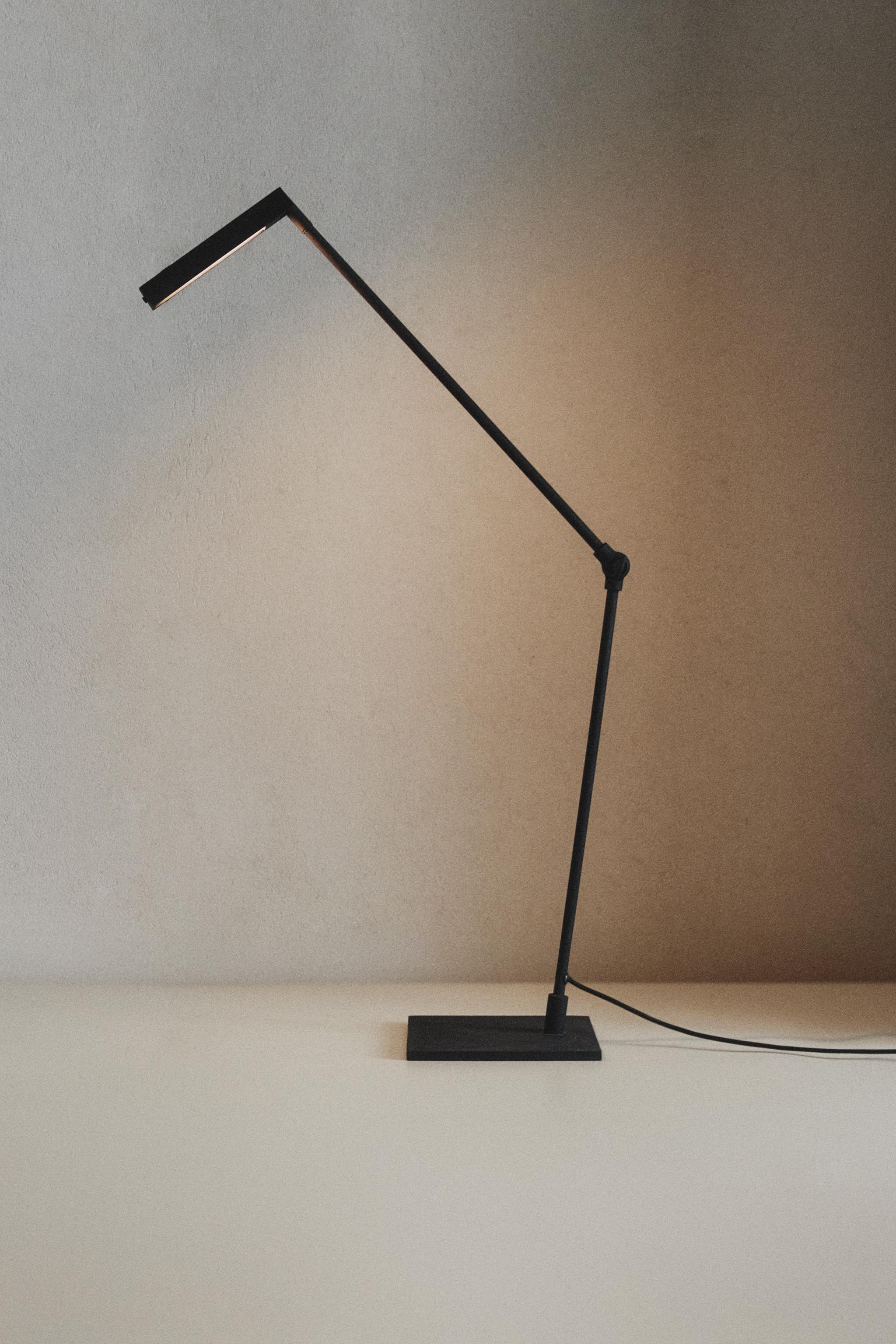 Zara LED METAL MASA LAMBASI görsel 7