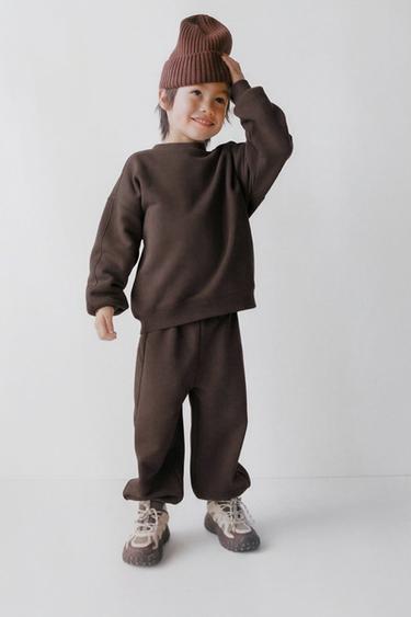 CONJUNTO JOGGING SUDADERA Y PANTALÓN JOGGER BÁSICO ETIQUETA - Burdeos oscuro de Zara