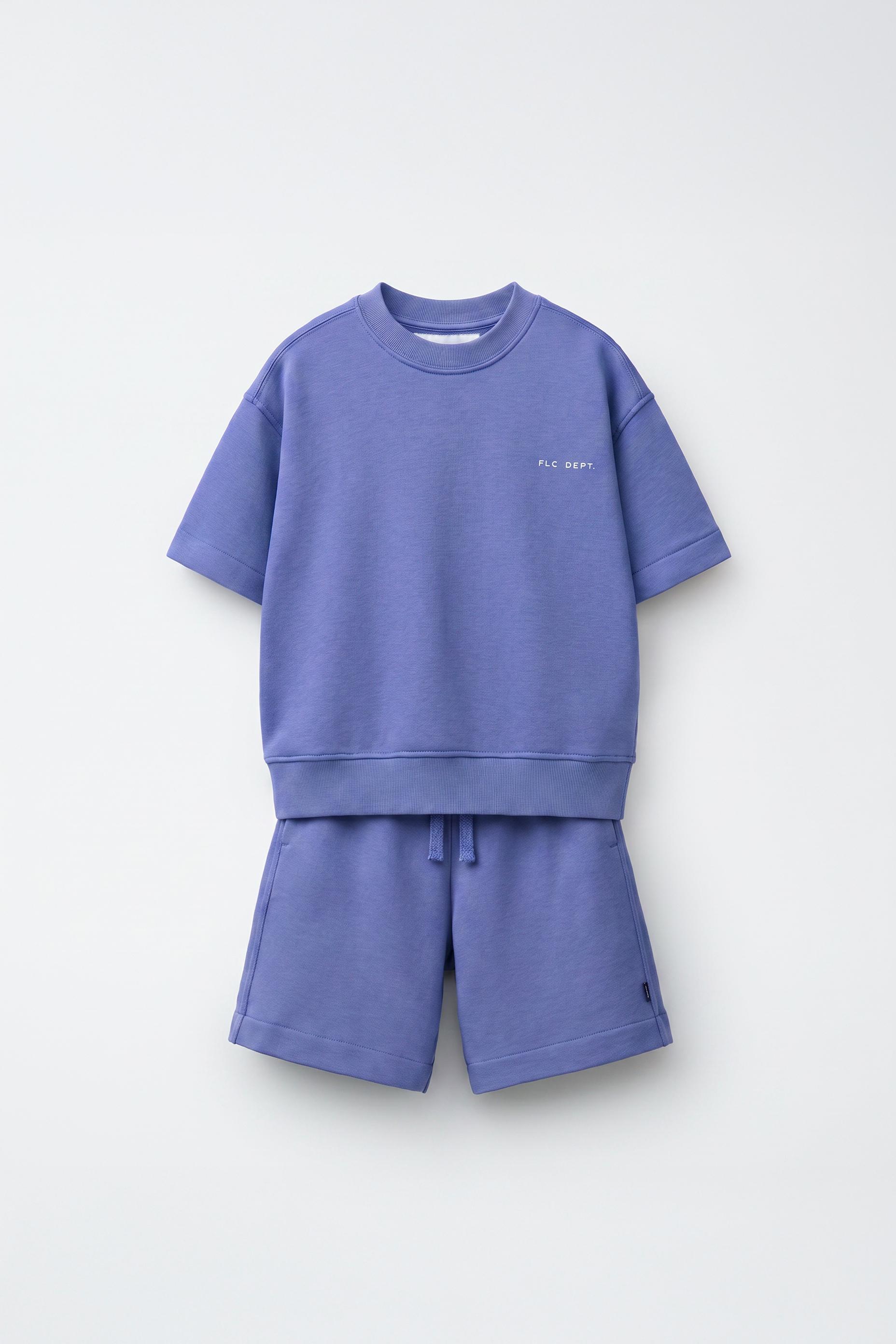 SHORT SLEEVE SWEATSHIRT AND PLUSH BERMUDA SET WITH RAISED TEXT