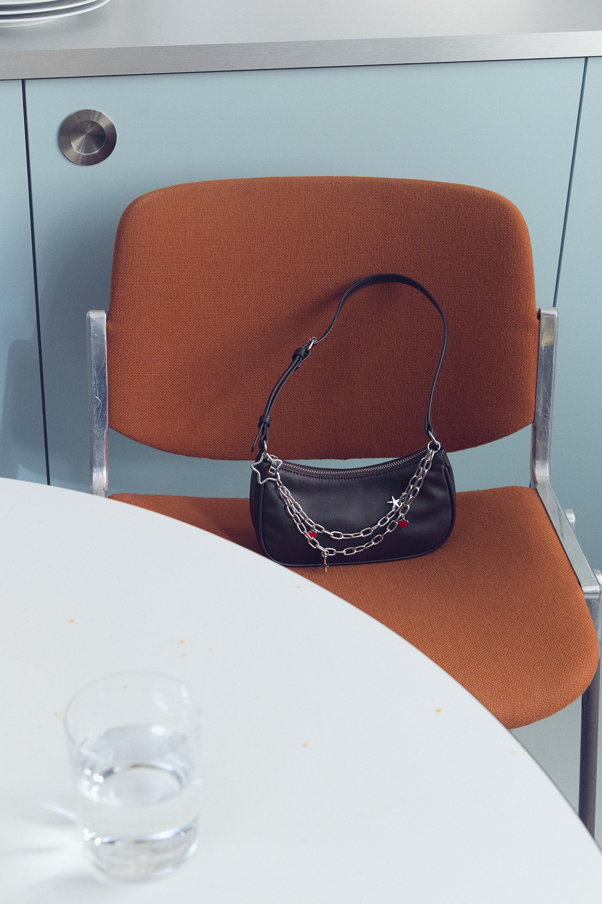 CHAIN SHOULDER BAG — Brown