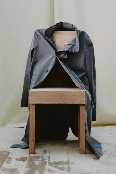 AARON LEVINE X ZARA YUVILGAN EFFEKTLI YENGIL TRENCH - Kulrang olachipor Zara tomonidan