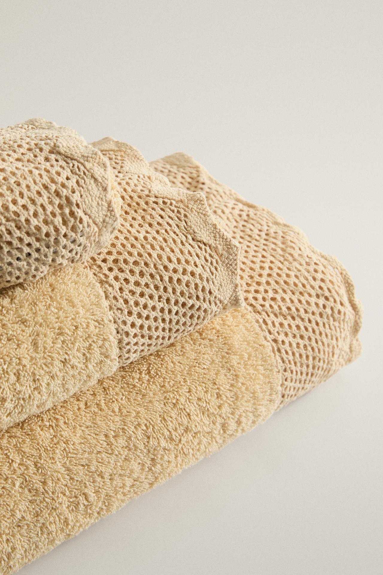 BATH TOWEL WITH LACE TRIM — camel
