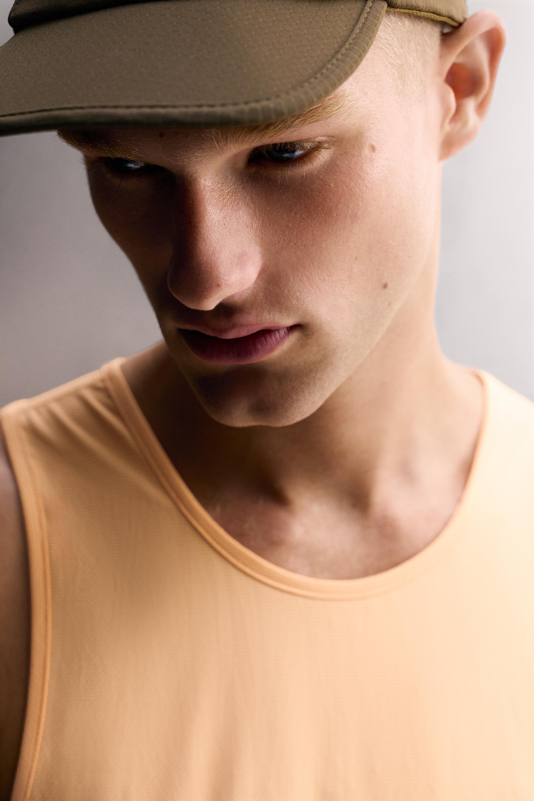 LIGHTWEIGHT RUNNING TANK TOP