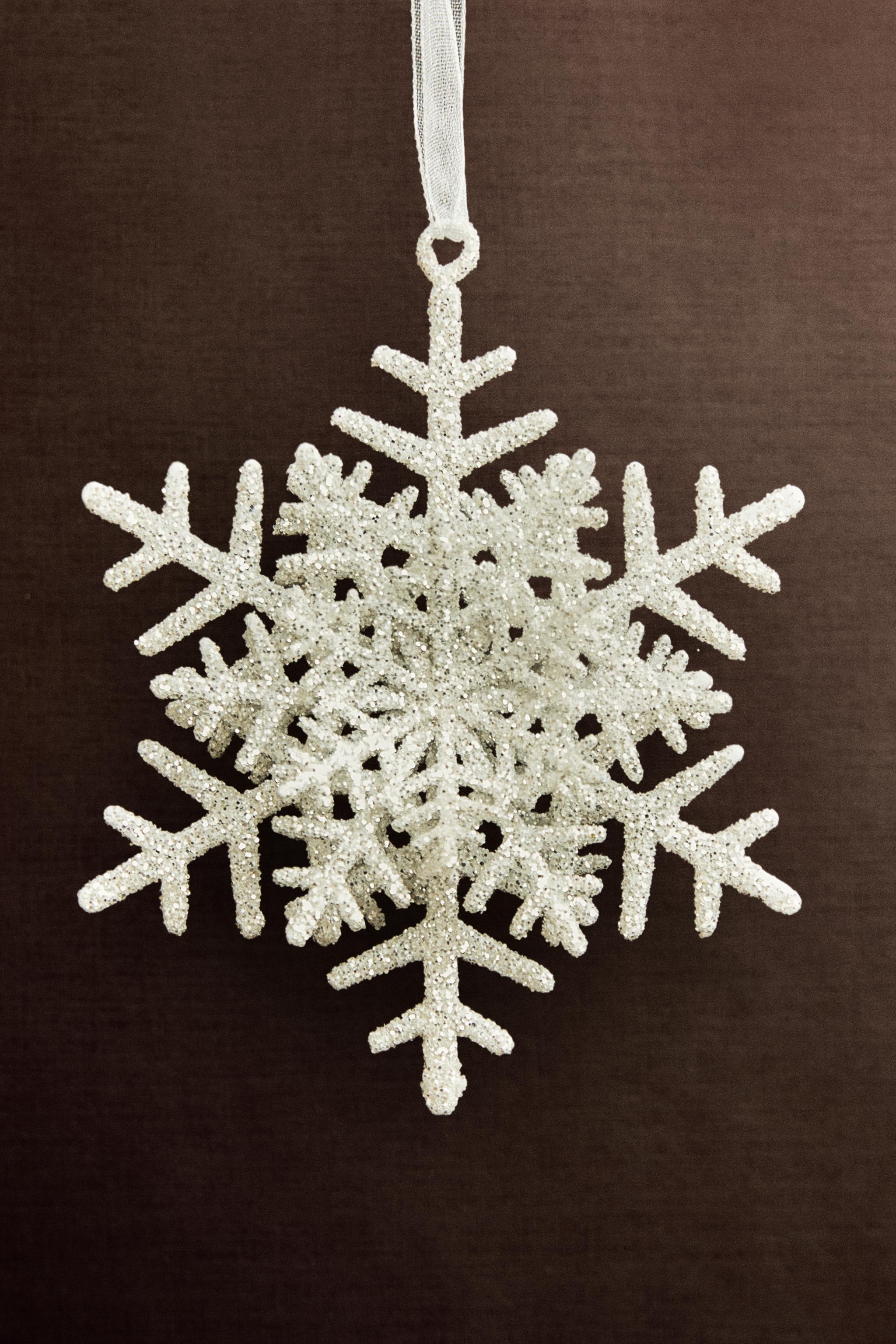 SNOWFLAKE CHRISTMAS TREE ORNAMENT