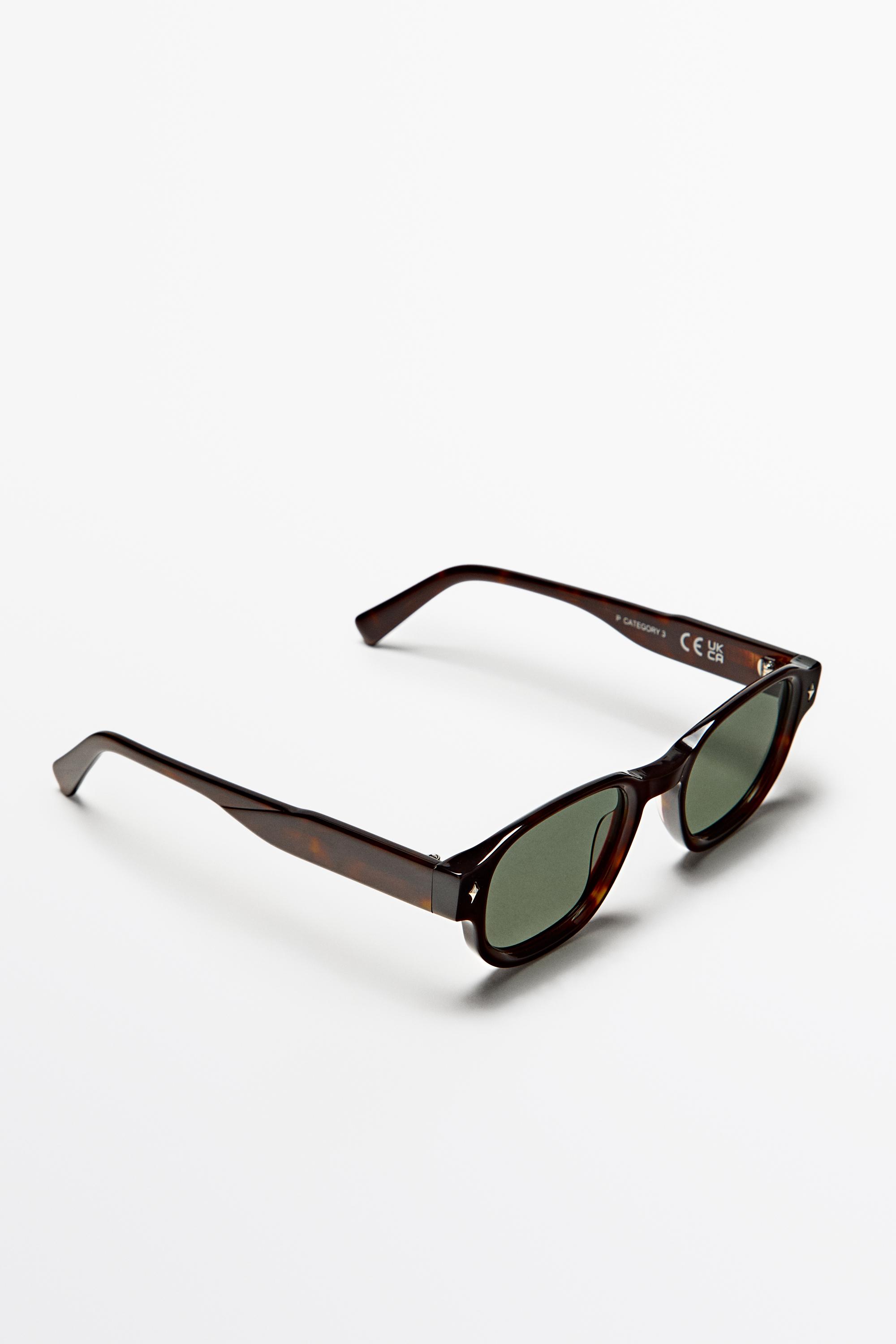 Round sunglasses — Dark brown