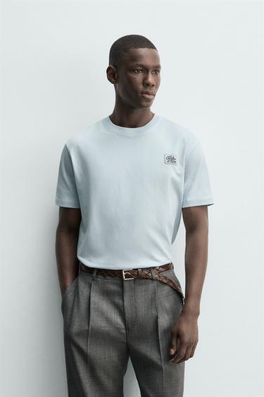 CAMISETA ESTAMPADO CONTRASTE PARCHE - Celeste de Zara