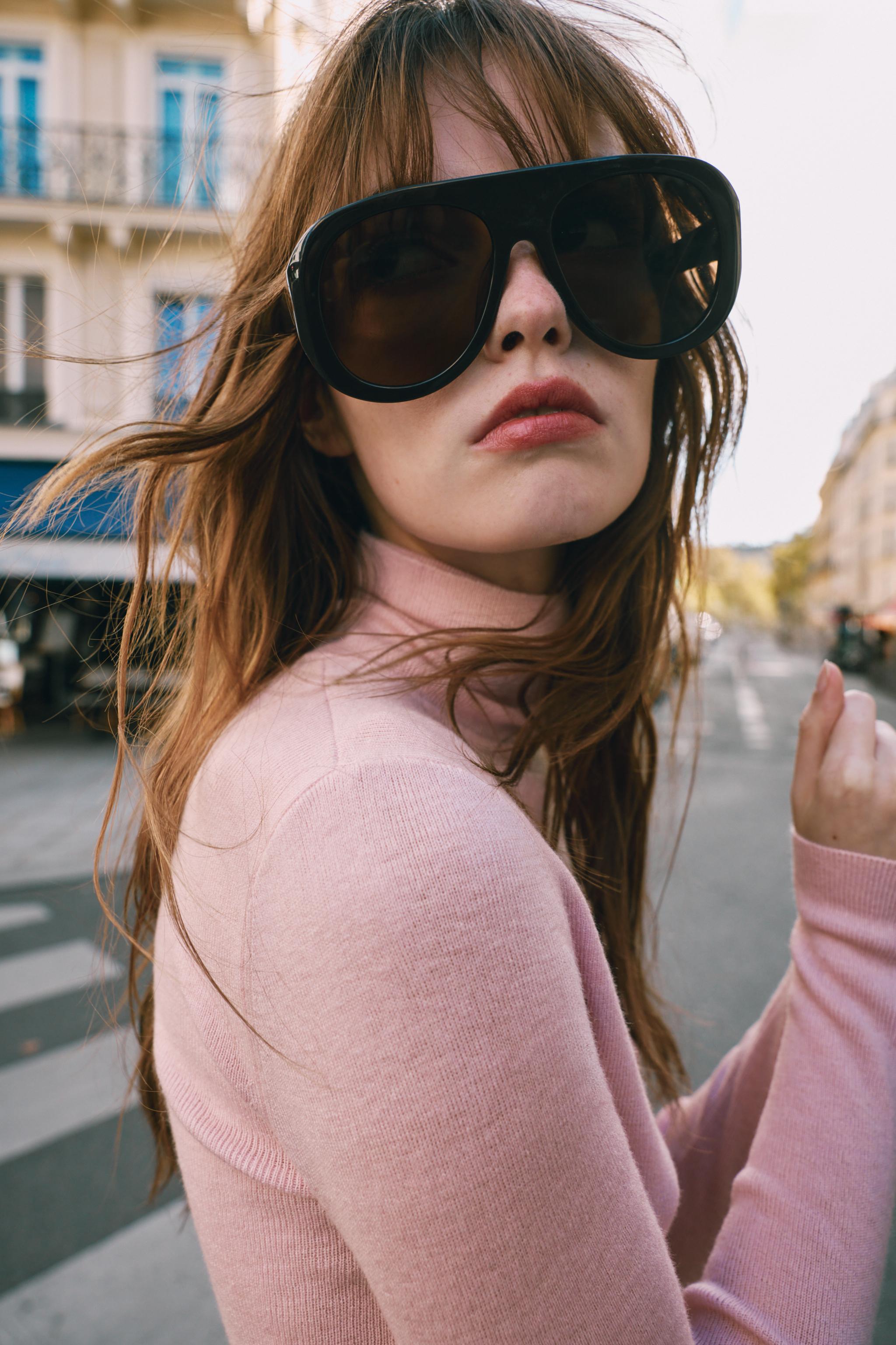 FINE KNIT HIGH NECK SWEATER