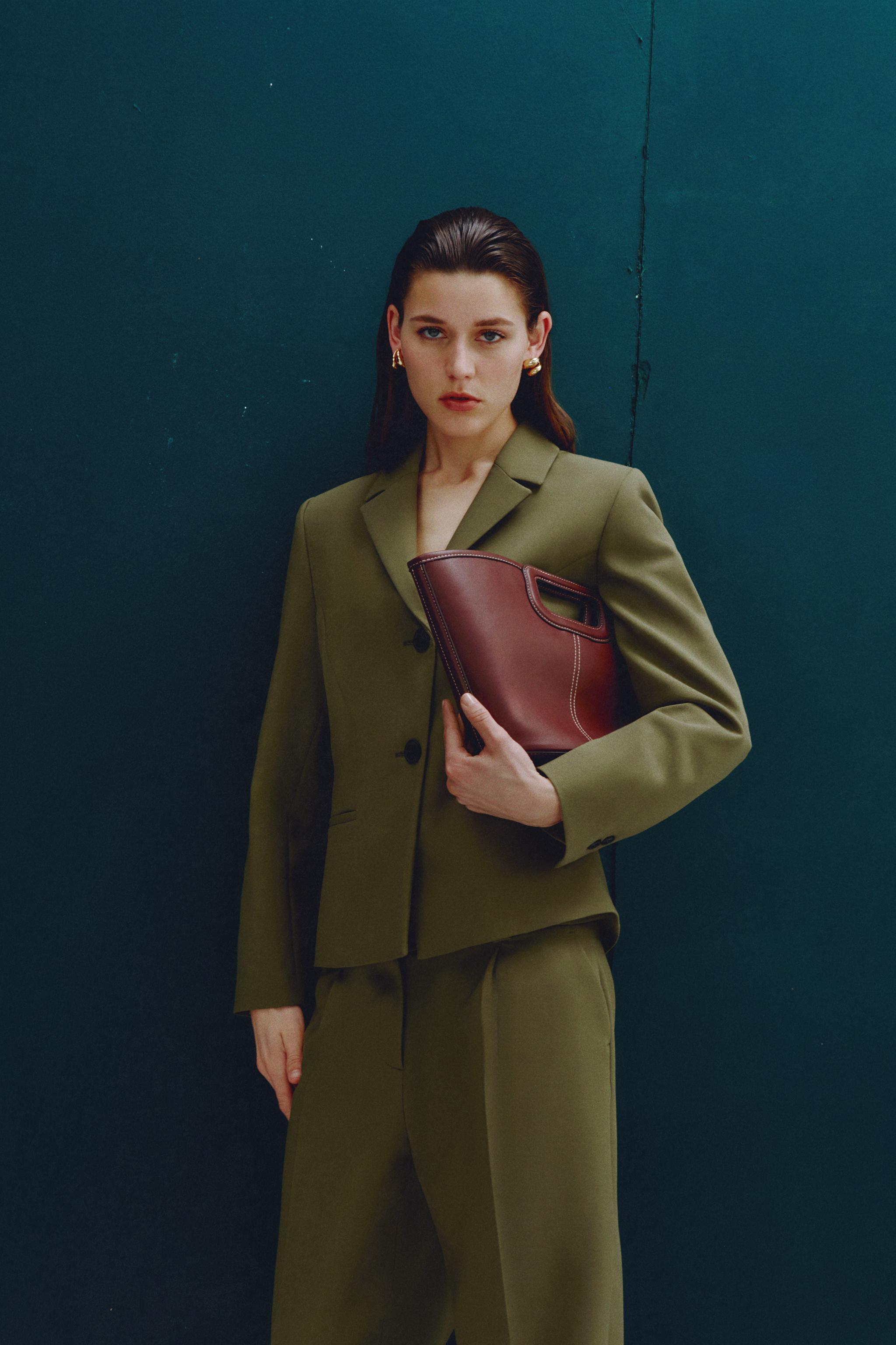 ショルダーパッド フィット ブレザー - ライトカーキ | ZARA