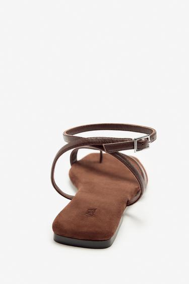 SANDALIA PLANA SERRAJE LIMITED EDITION - Marrón de Zara