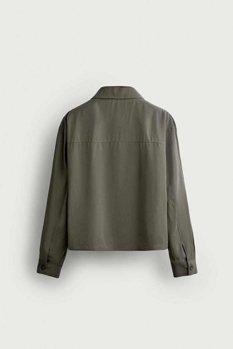 OVERSHIRT DE CORTE BOXY FLUIDO 8