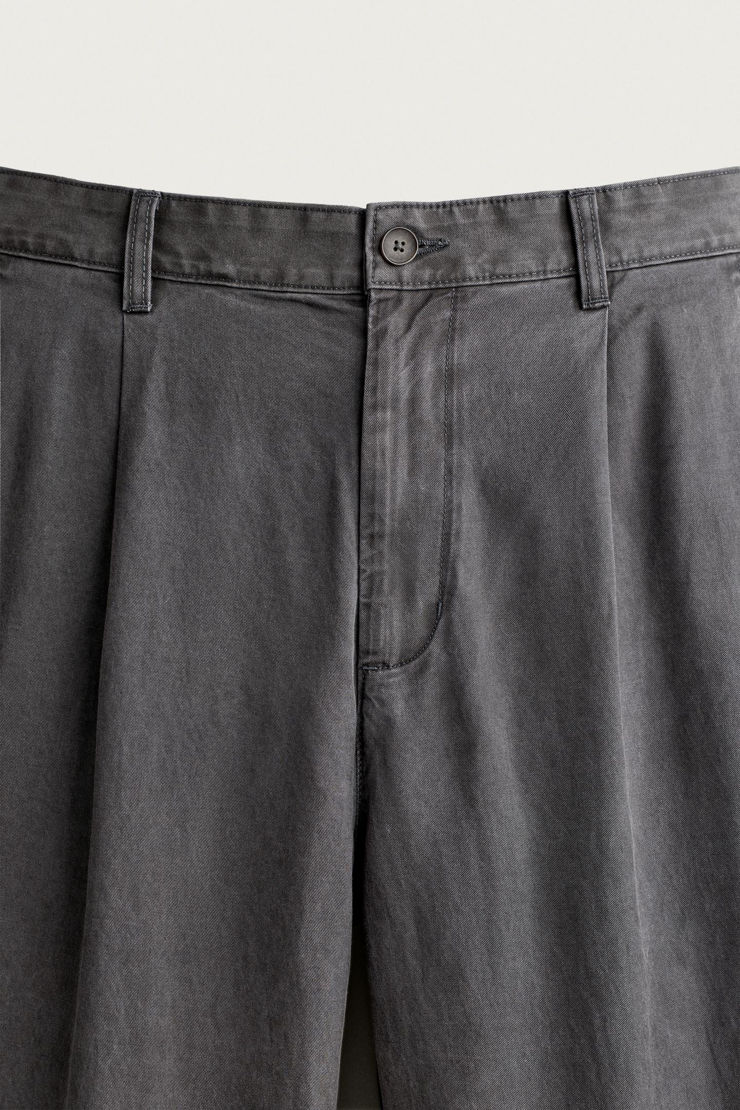 Мужские брюки Zara Relaxed Fit Pleated Chino, цвет: Антрацитовый серый — фото 7