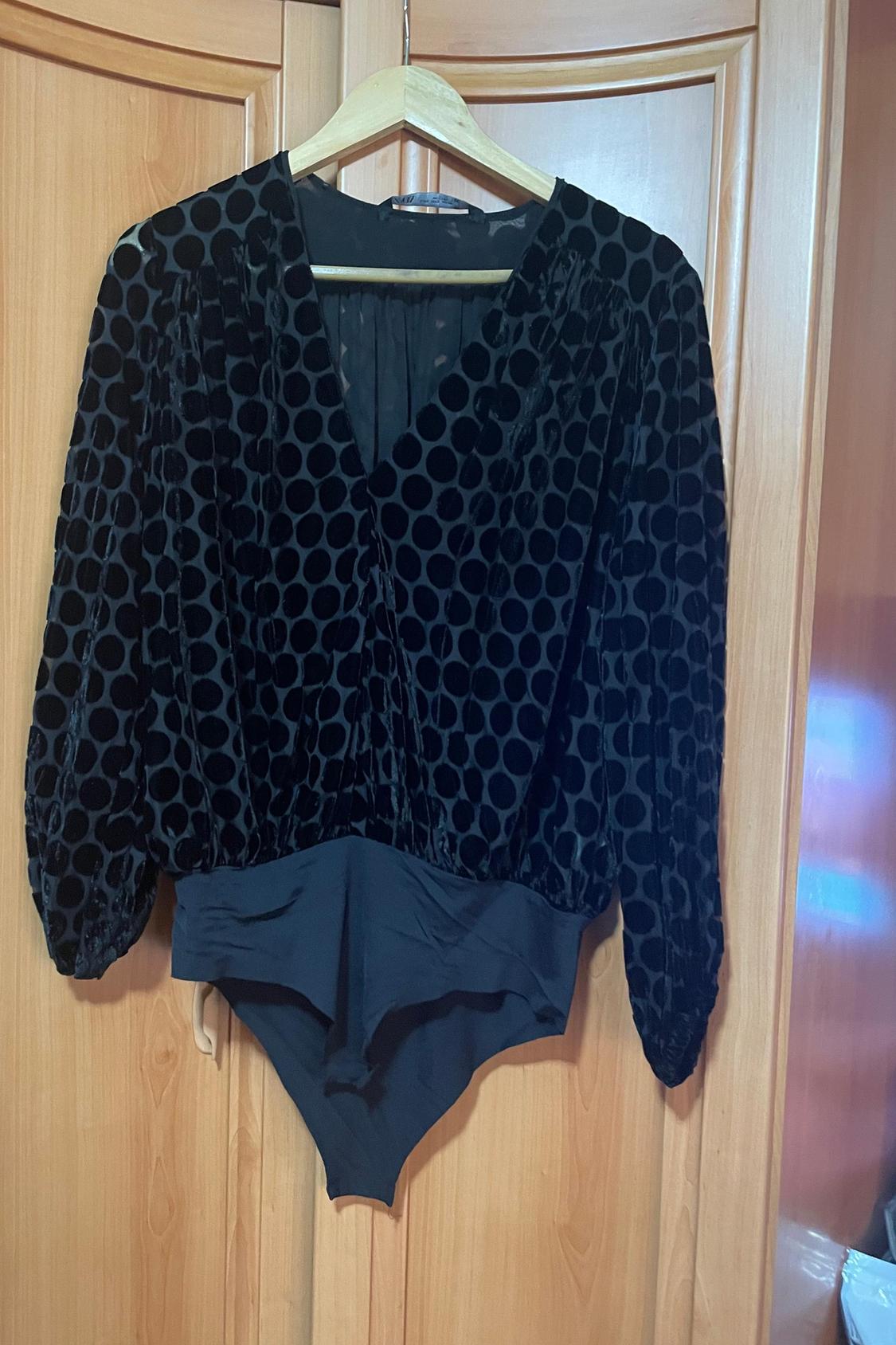 CONTRASTING POLKA DOT BODYSUIT