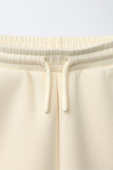 SHORT INTERLOCK ÉTIQUETTE - Jaune clair de Zara - Image 2