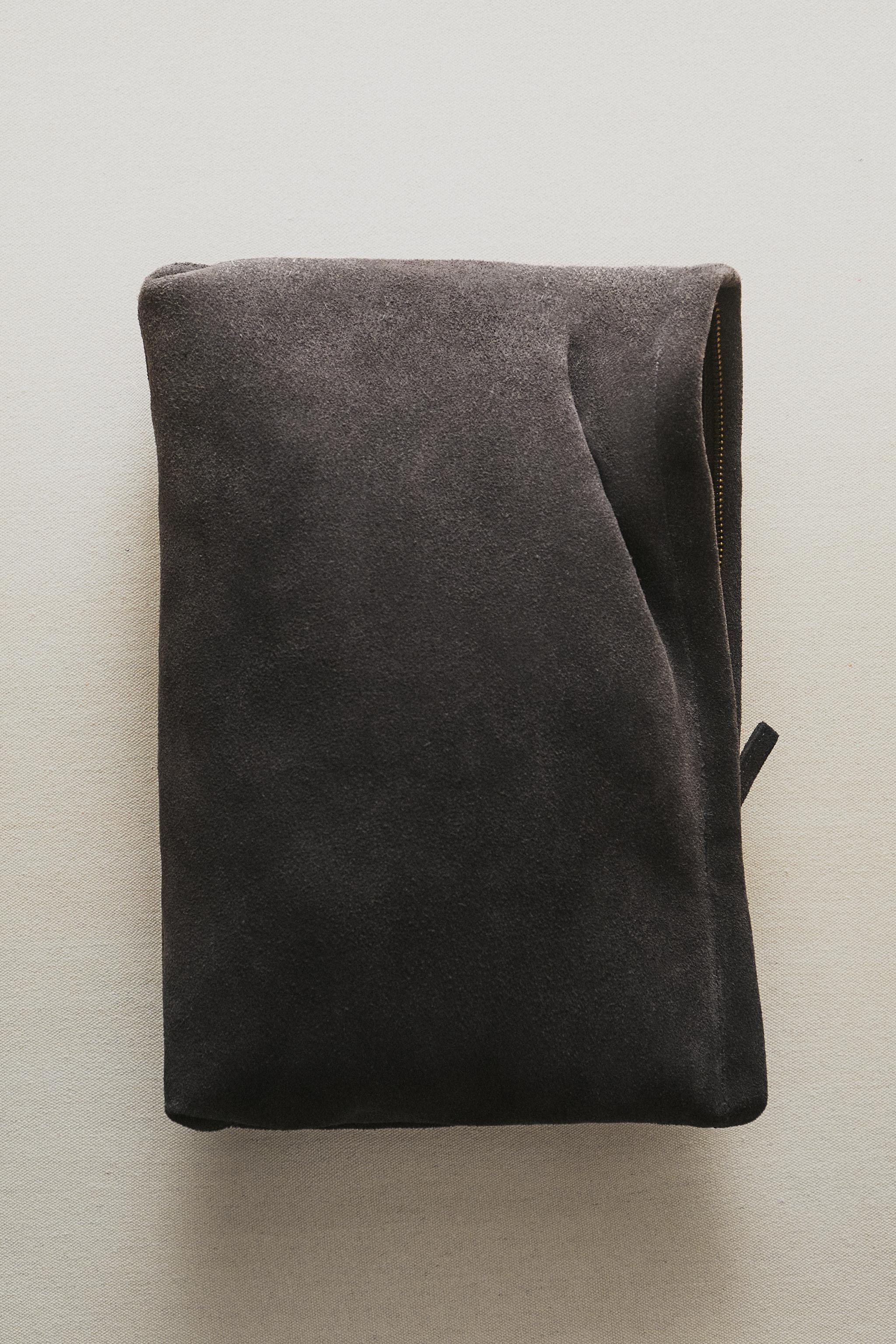 LARGE SPLIT SUEDE MAKEUP BAG
