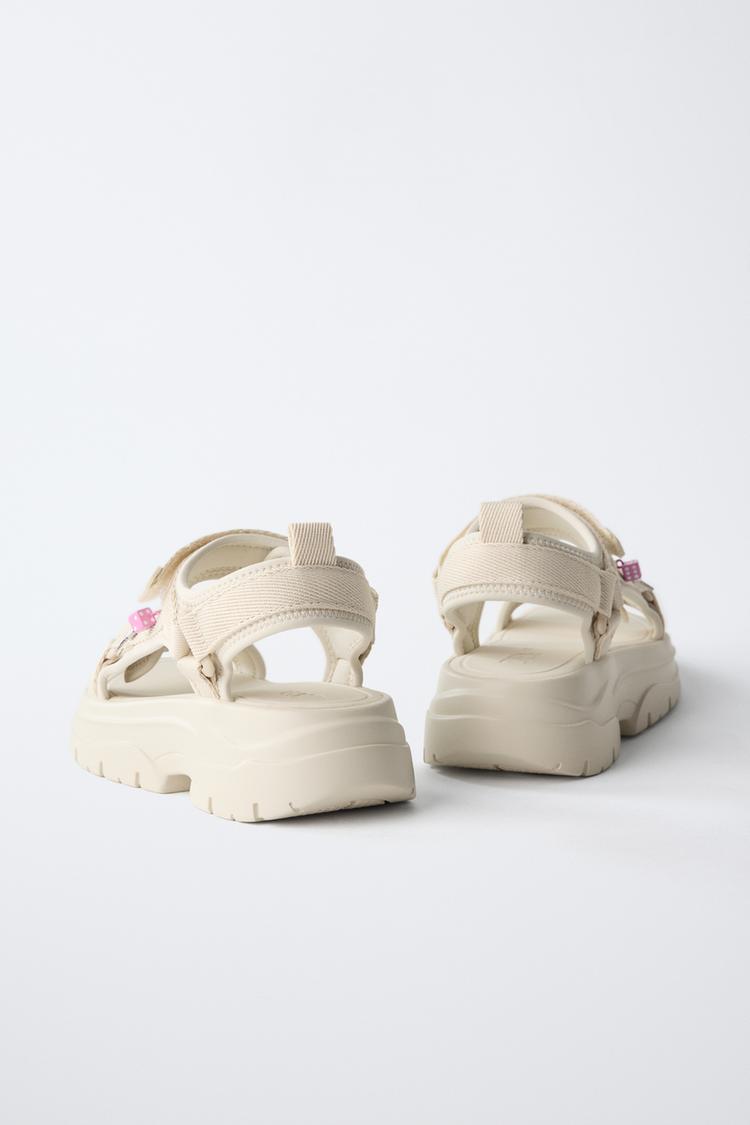 SANDALIAS TÉCNICAS CON DIJES 5