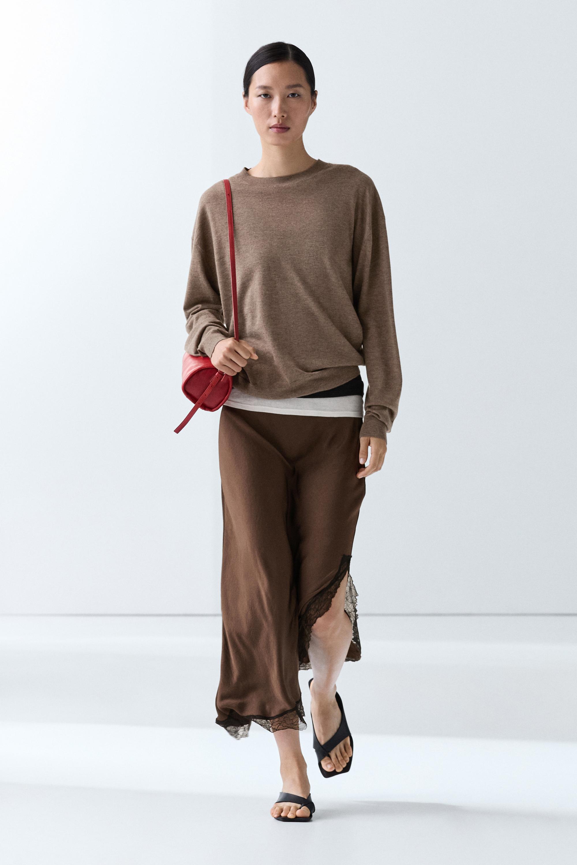 Fine knit round neck sweater — Black gold