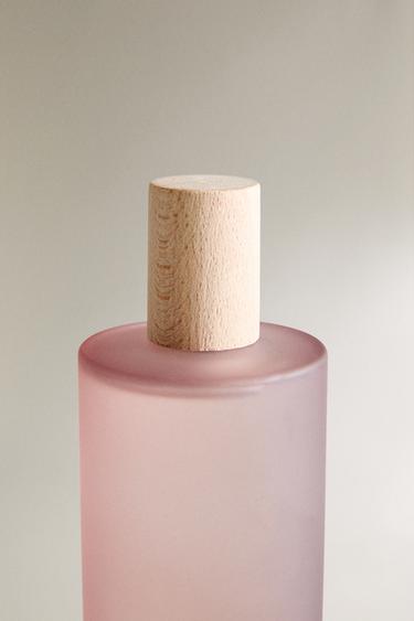 (200 ML) DÉSODORISANT TEXTILE BLOOMING MAGNOLIA - Noir / Écru de Zara - Image 1