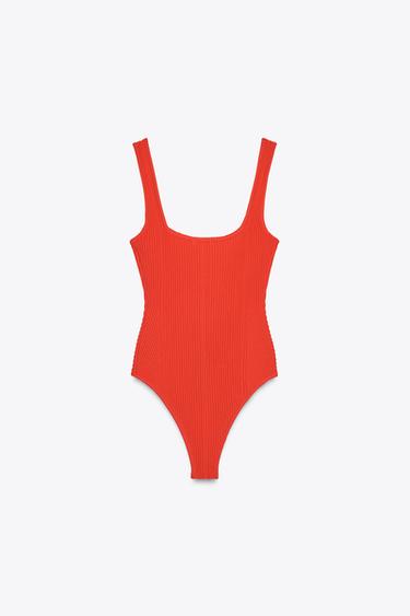 BODY MIT TRÄGERN UND STRUKTUR - Rot von Zara