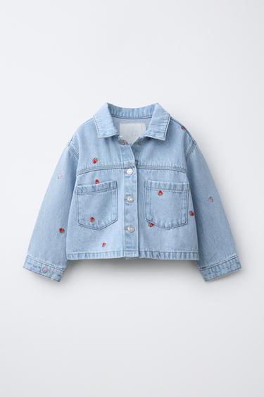 ДЖИНСОВАЯ КУРТКА С ВЫШИВКОЙ КЛУБНИКИ — ГОЛУБОЙ от Zara