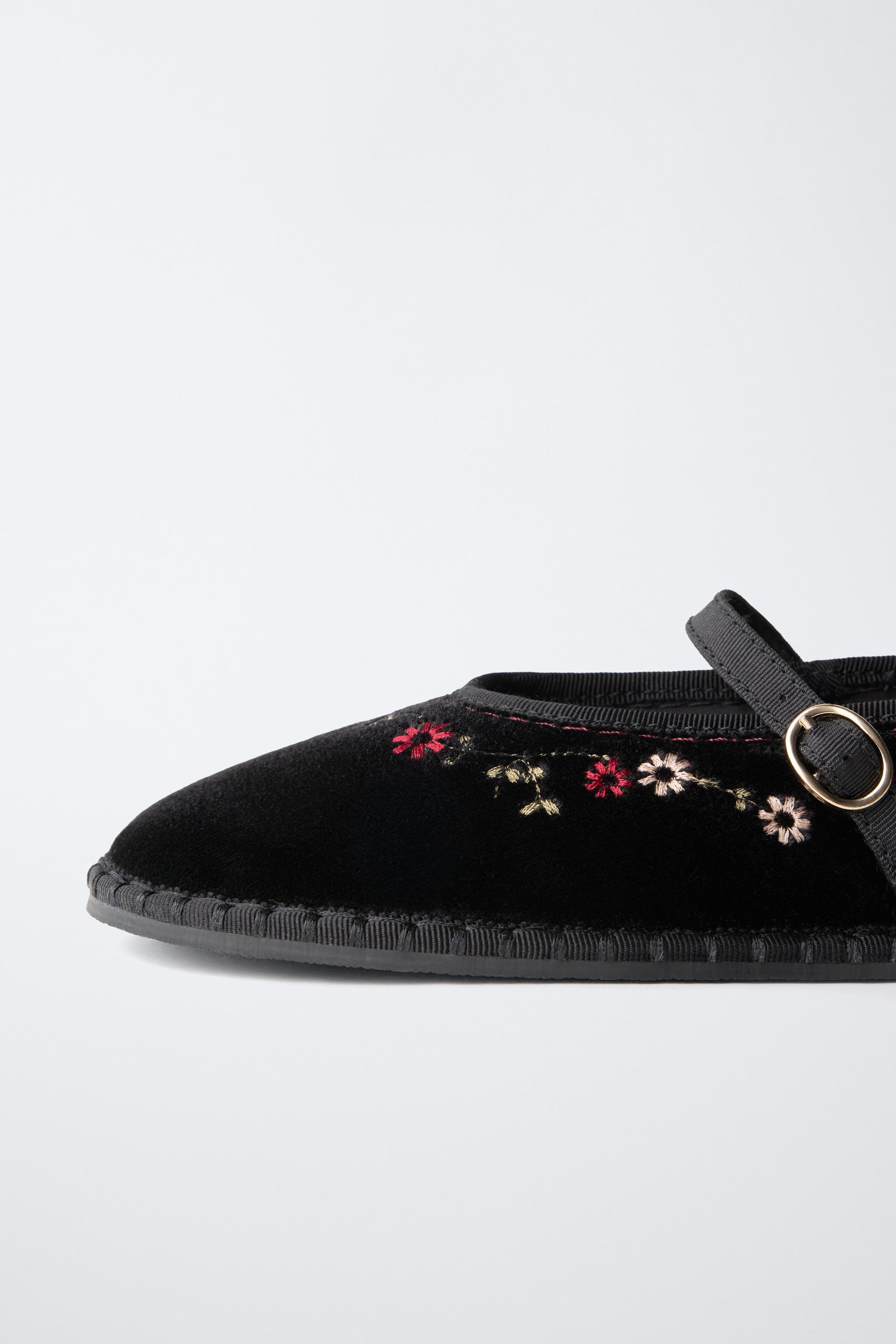 EMBROIDERED BUCKLE BALLET FLATS