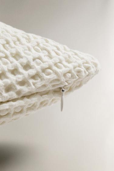 HOUSSE DE COUSSIN MINI-WAFFLE - Blanc cassé de Zara - Image 4